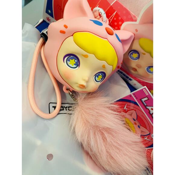 ToyCity x LAURA Animal Earphone Pack Blind Box “Fox” - Picture 2 of 3